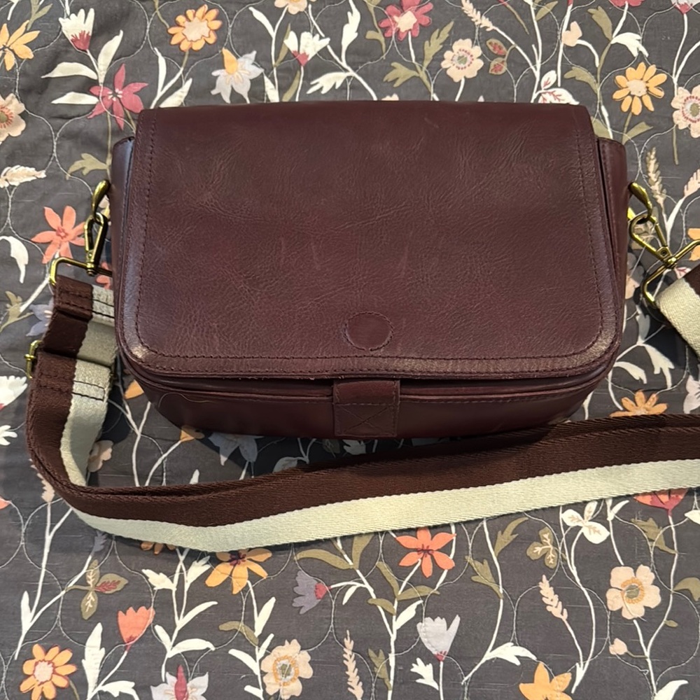 Madewell Brown Crossbody Bag with Classic Design - Picture 2 of 10